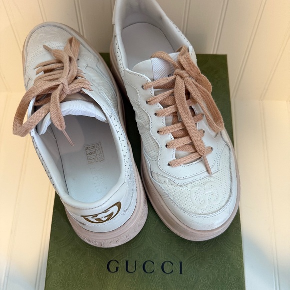 Gucci GG embossed low-top sneakers - Picture 1 of 5